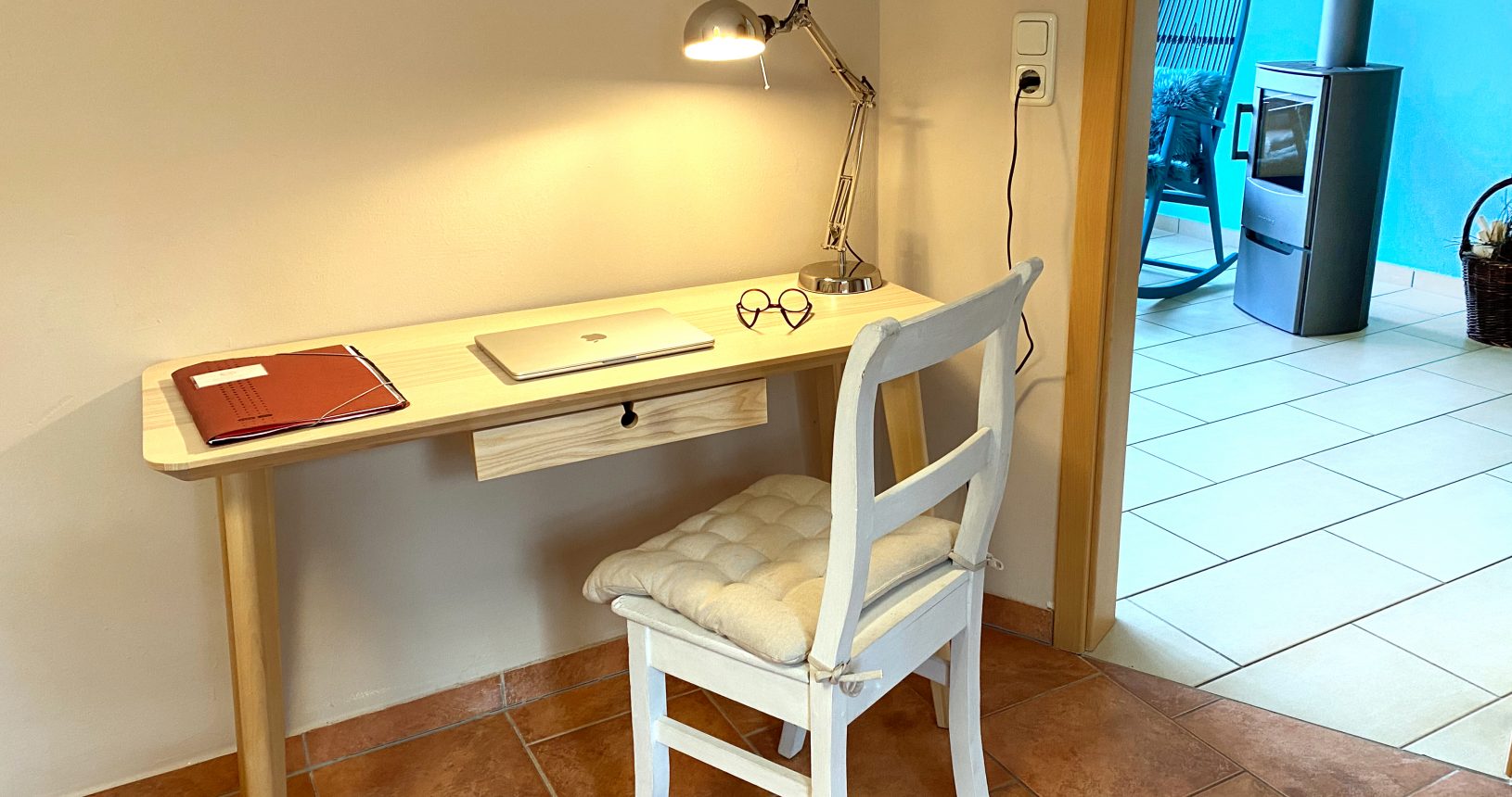 Workation an der Ostsee, Schreibtisch in Ferienwohnung